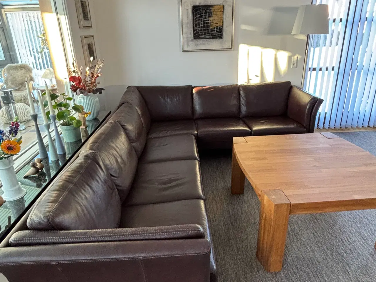Billede 2 - Skalma hjørnesofa i brun læder med egetræsben