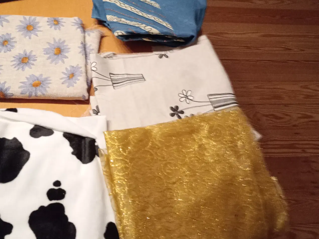 Billede 1 - Stof af forskellige arbejder