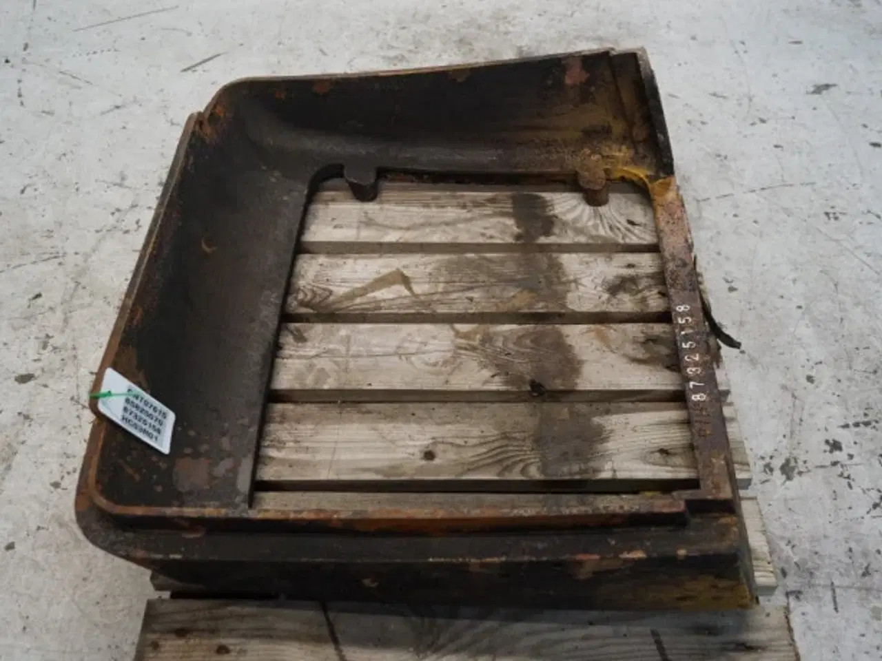 Billede 2 - New Holland LB115 Skærmdele 85825070