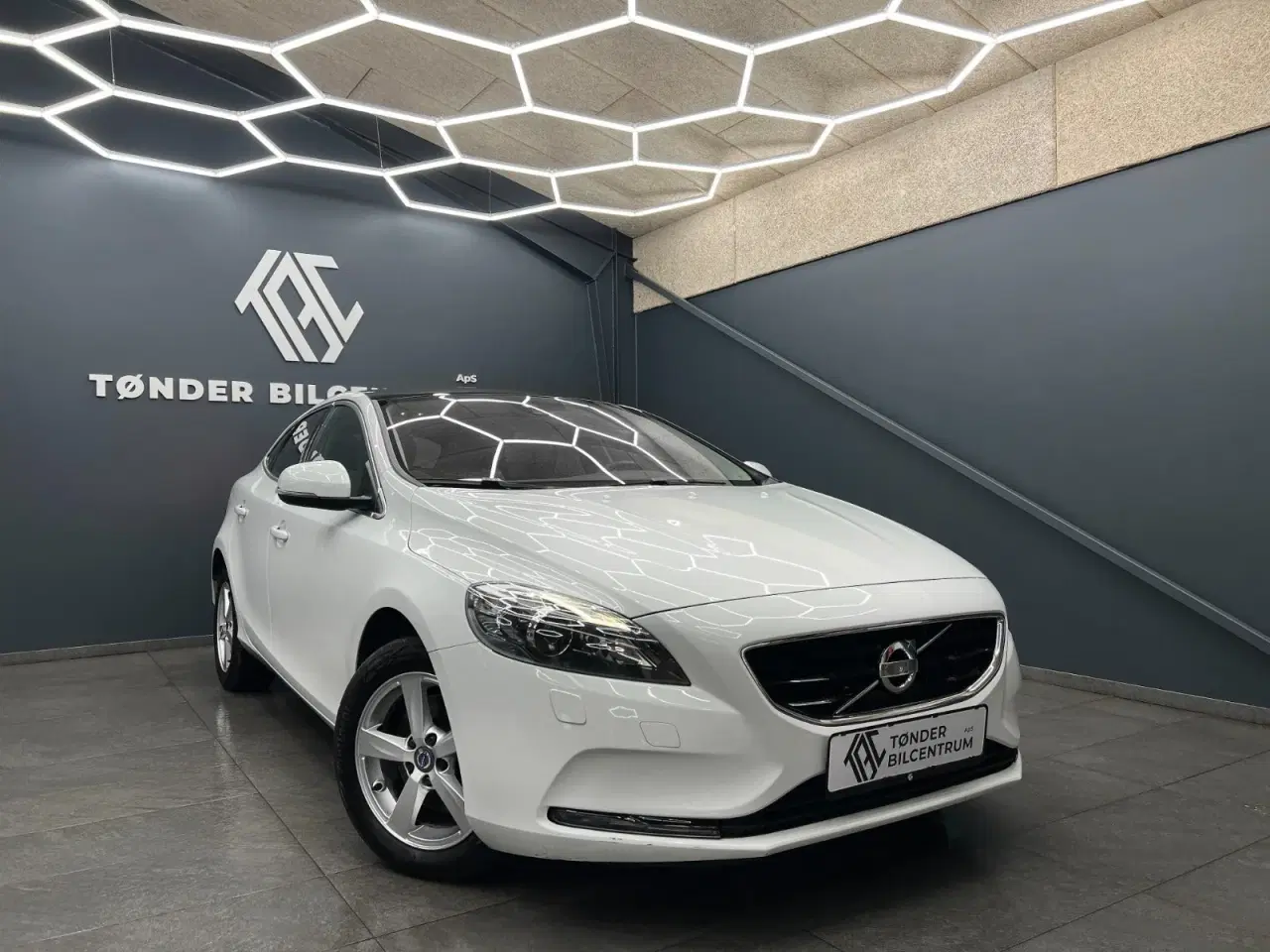 Billede 1 - Volvo V40 2,0 T3 152 Momentum