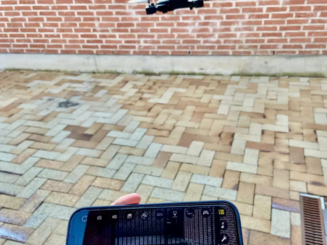 Billede 4 - Drone med kamera, fjernbetjening og 2 batterier