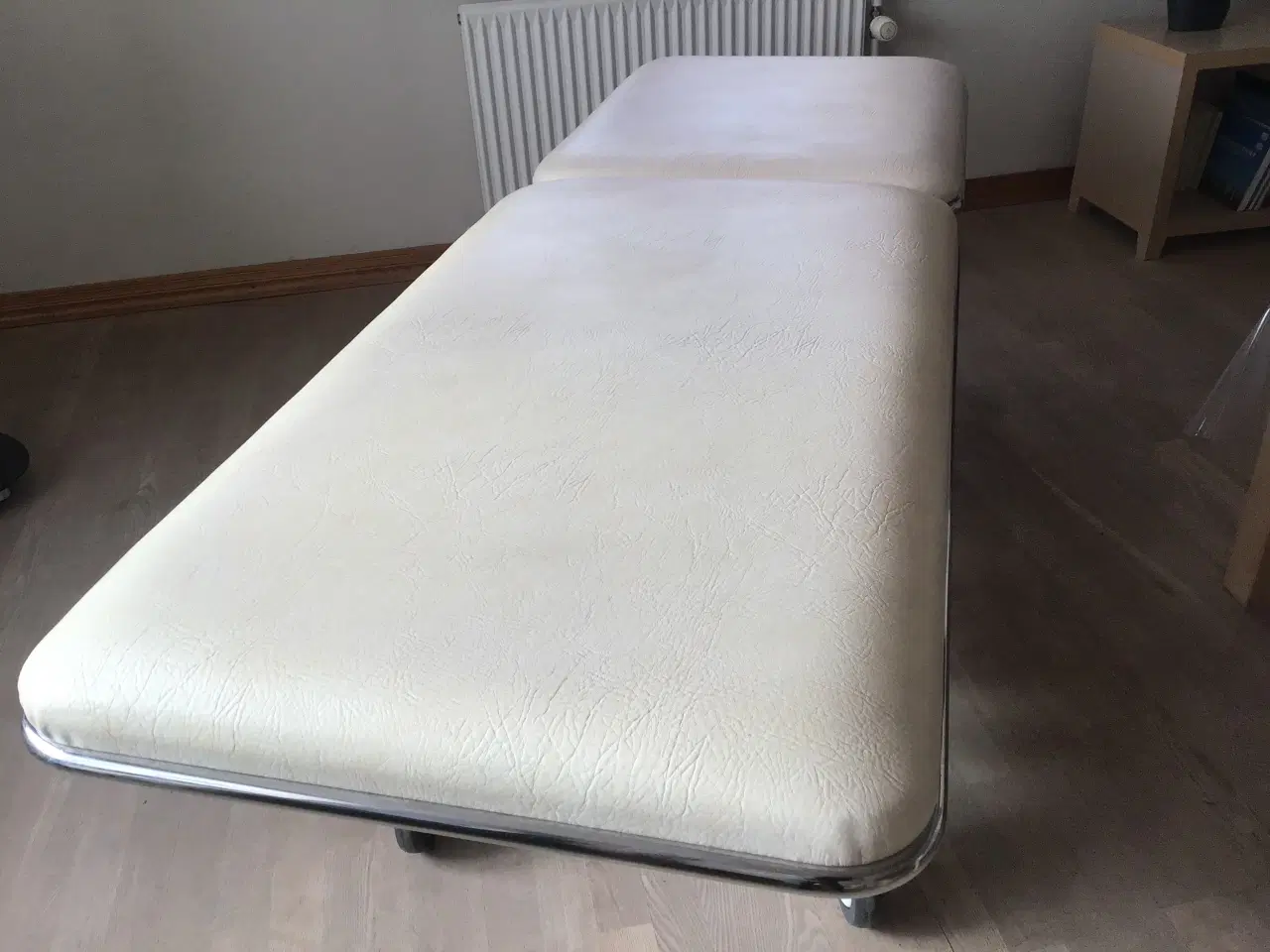 Billede 2 - Behandler briks proffessionel.