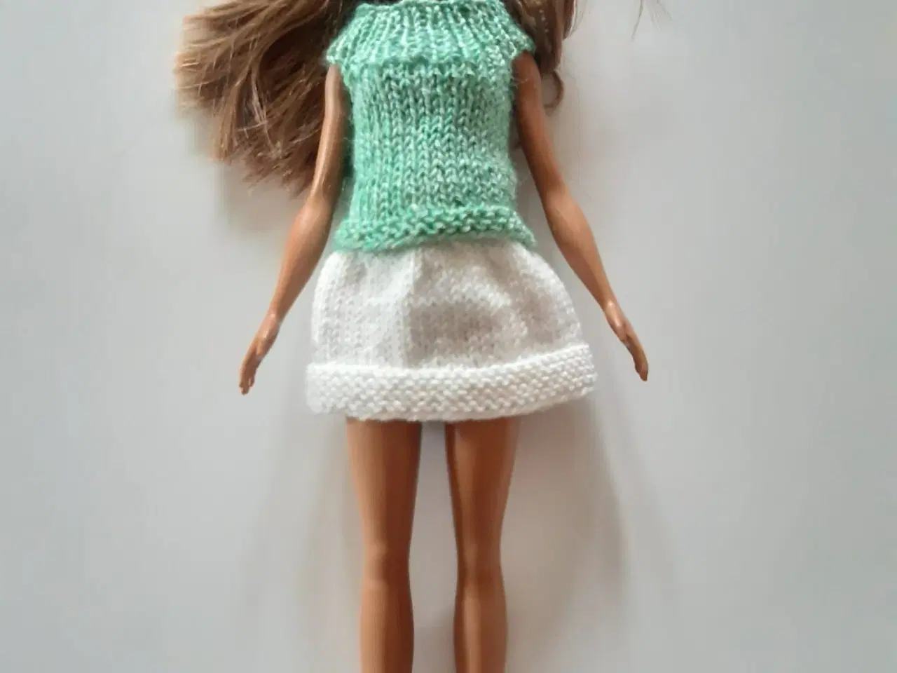 Billede 5 - Hjemmestrikket Barbie tøj
