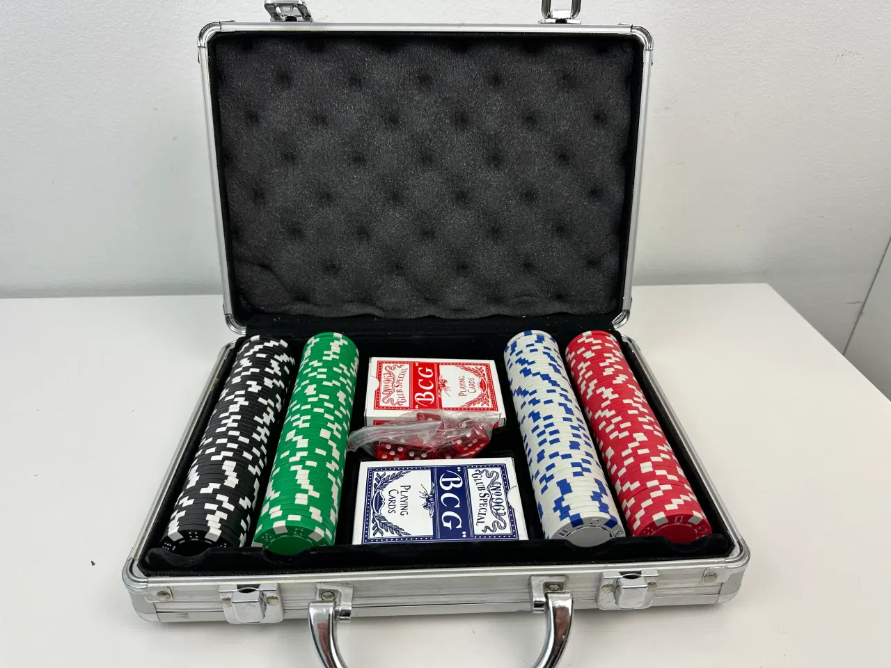 Billede 1 - Pokerchips sæt m. tilbehør i alukuffert