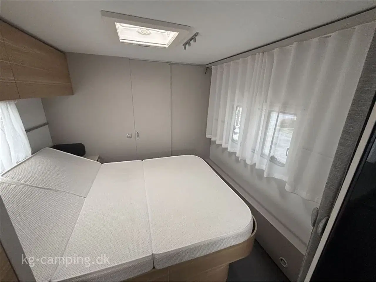 Billede 10 - 2022 - Adria Adora 613 UT Lækker vogn med fritstående dobbeltseng - Mover - Fortelt