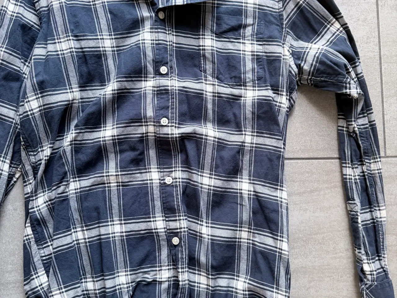 Billede 1 - Samsøe skjorte str. M