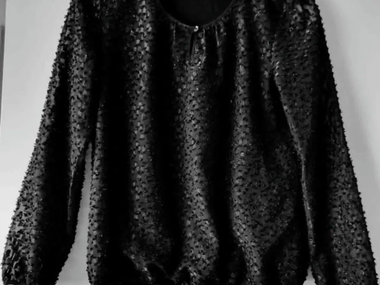 Billede 6 - Elegant sort paillet bluse fra Gerry Weber design