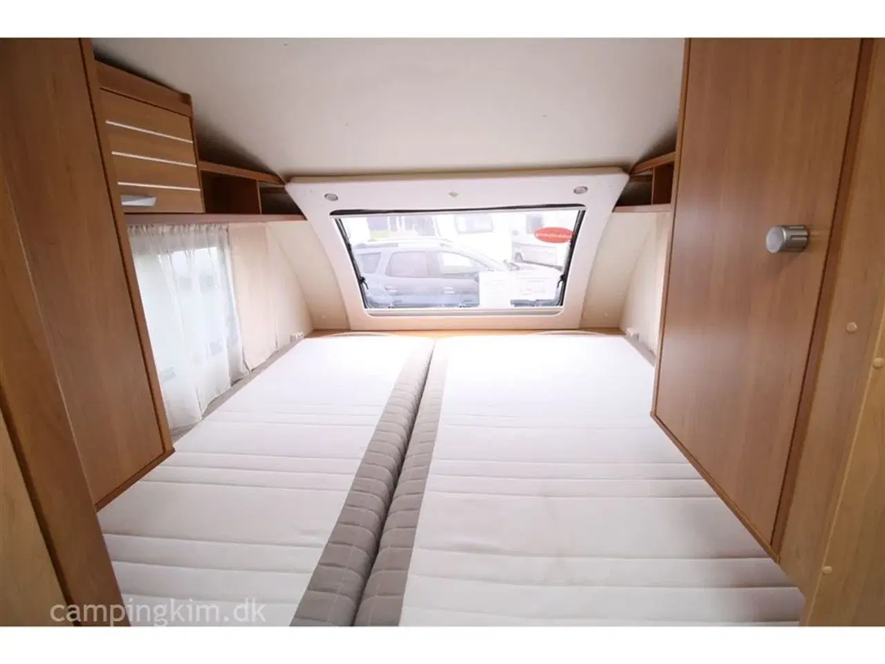 Billede 6 - 2012 - Dethleffs Aero Style 460 DB   Dobbeltseng, kantsyet tæpper og lav vægt.