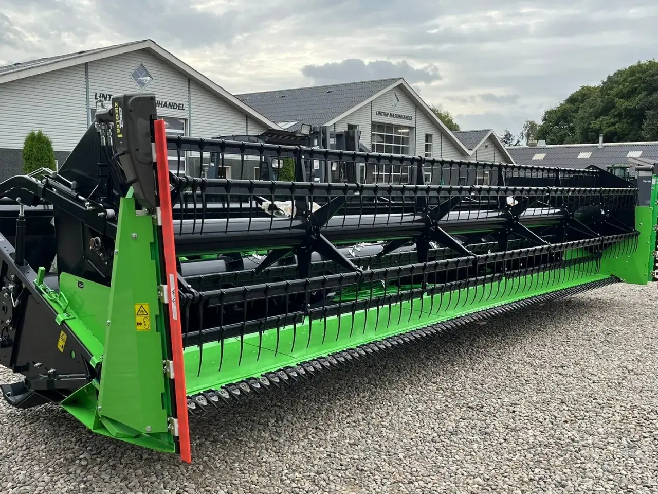 Billede 23 - Deutz-Fahr 7206 With 24feed - 7.2m header. New and unused Combine together with 7.2m header