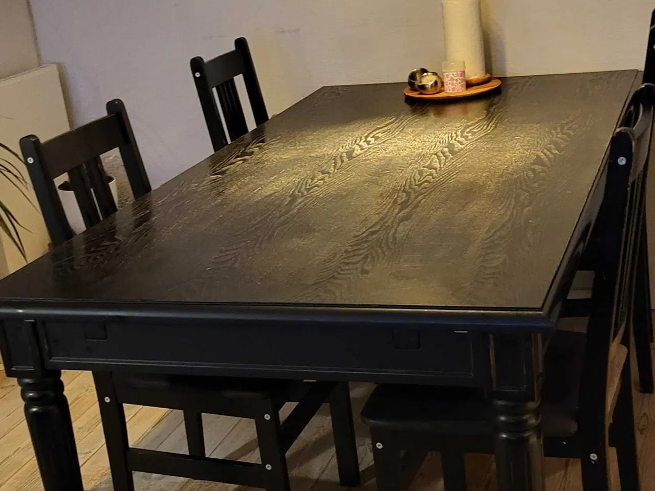 Billede 3 - Smukt sort spisebord med udtræk