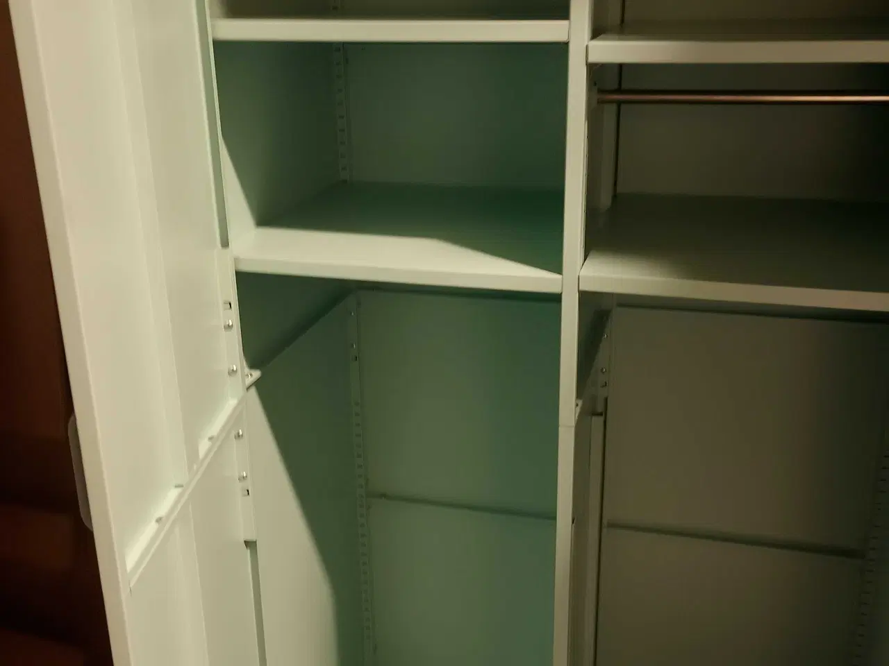 Billede 3 - Stål garderobe skab