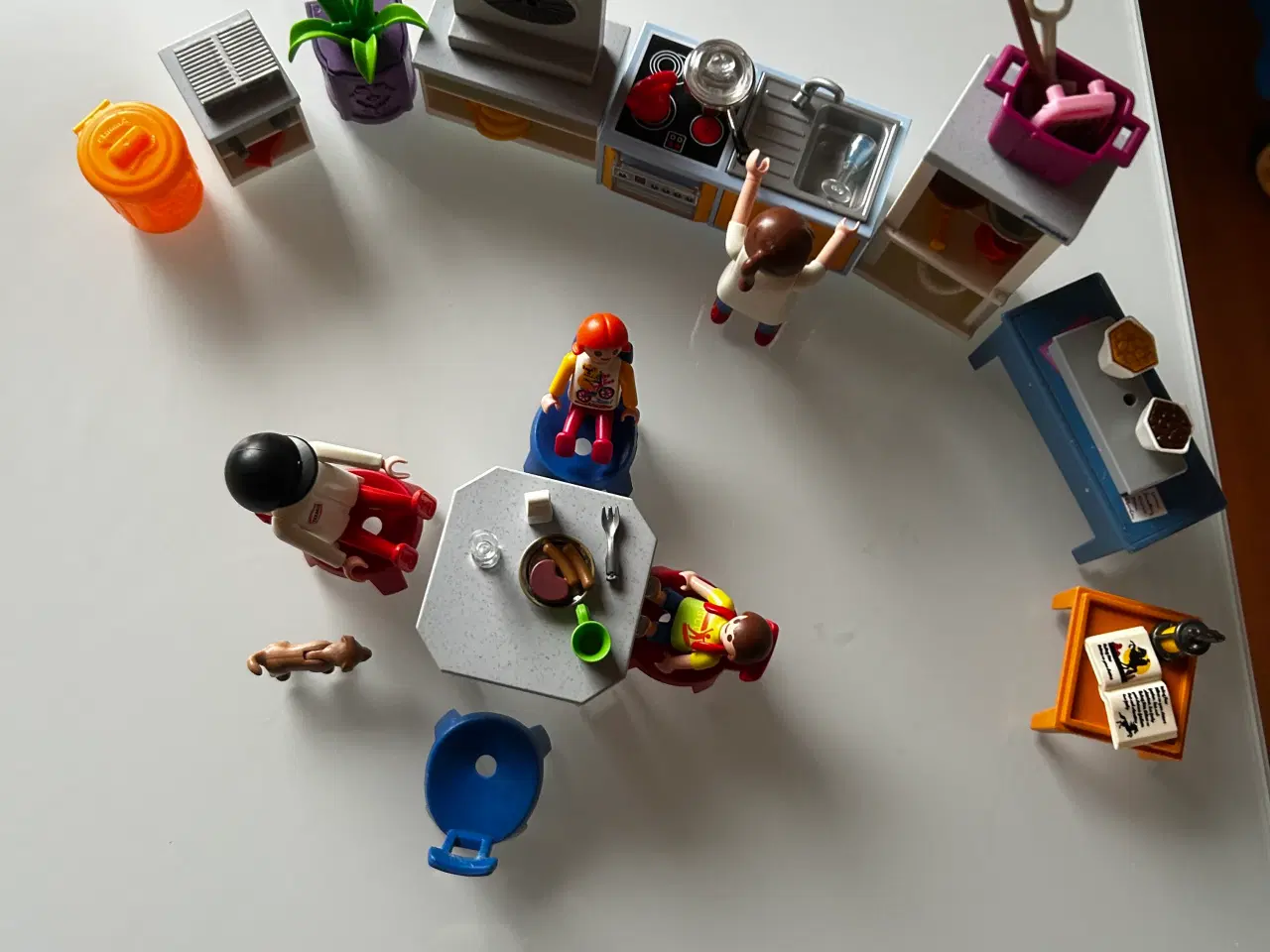 Billede 4 - Playmobil køkken med figurer