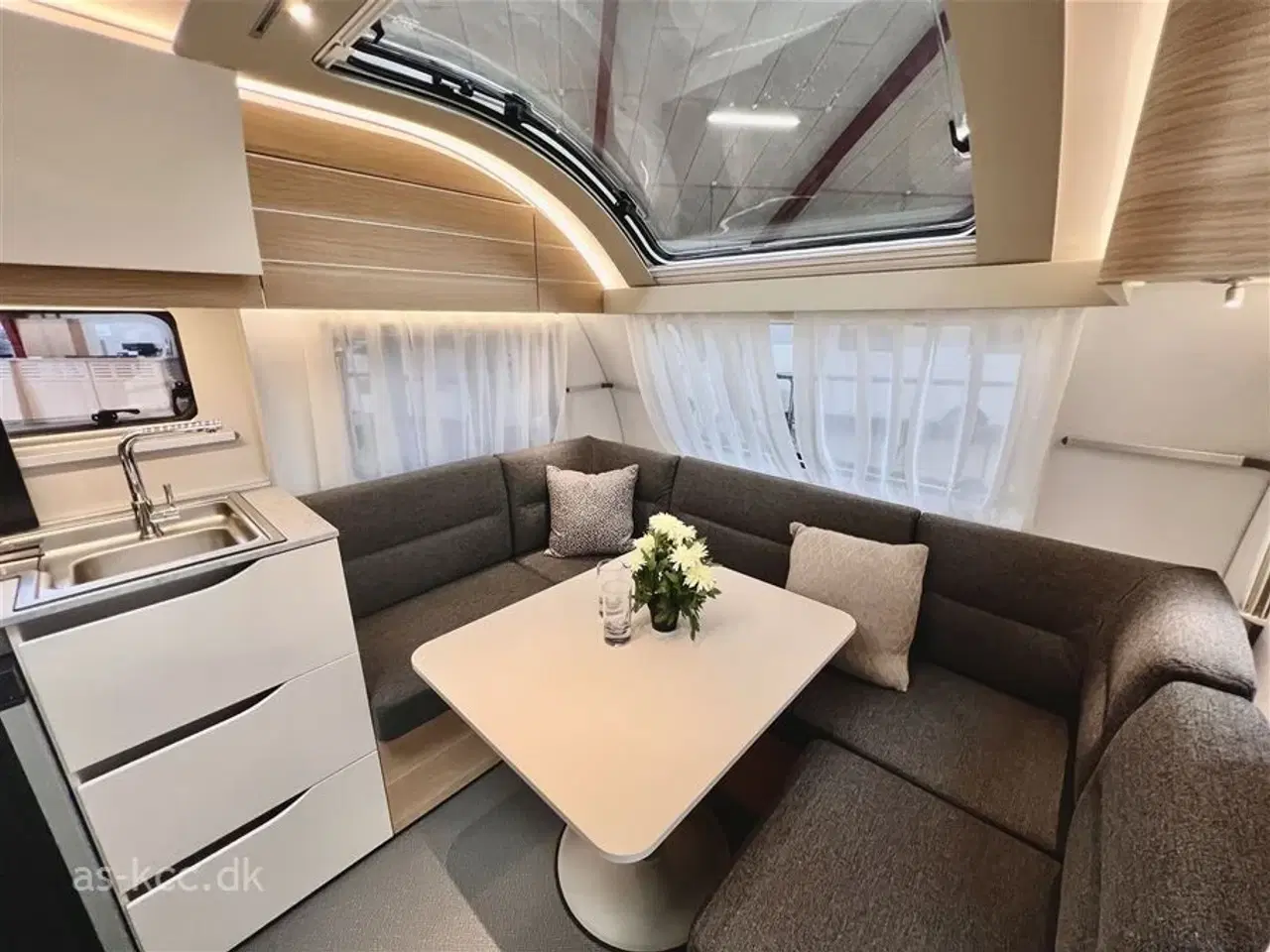 Billede 5 - 2022 - Adria Adora 472 UP    Adria Adora 472 UP 4 sovepladser, 4 siddepladser.