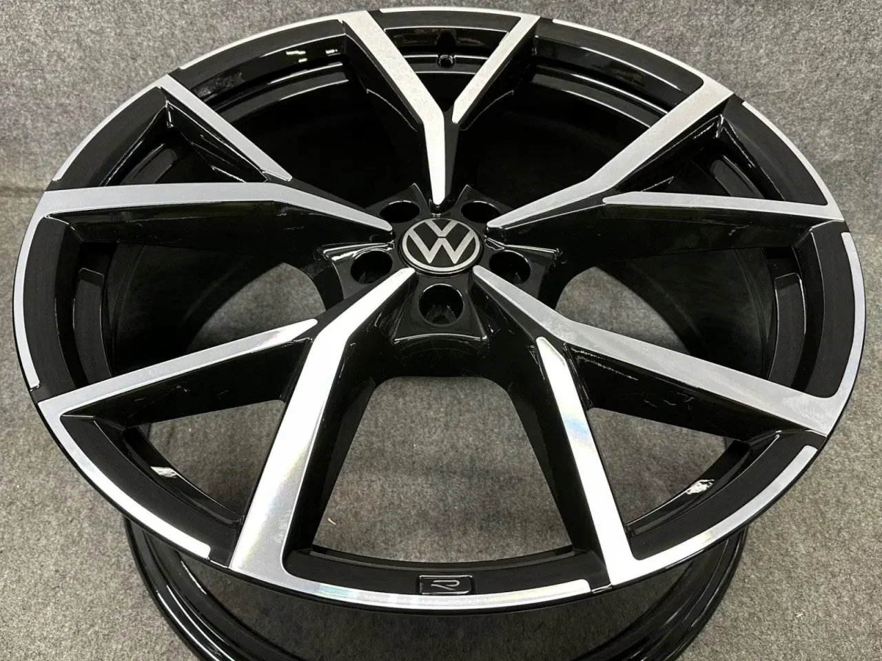 Billede 4 - ALUFÆLGE VW TOUAREG III R-Line Estoril 22''