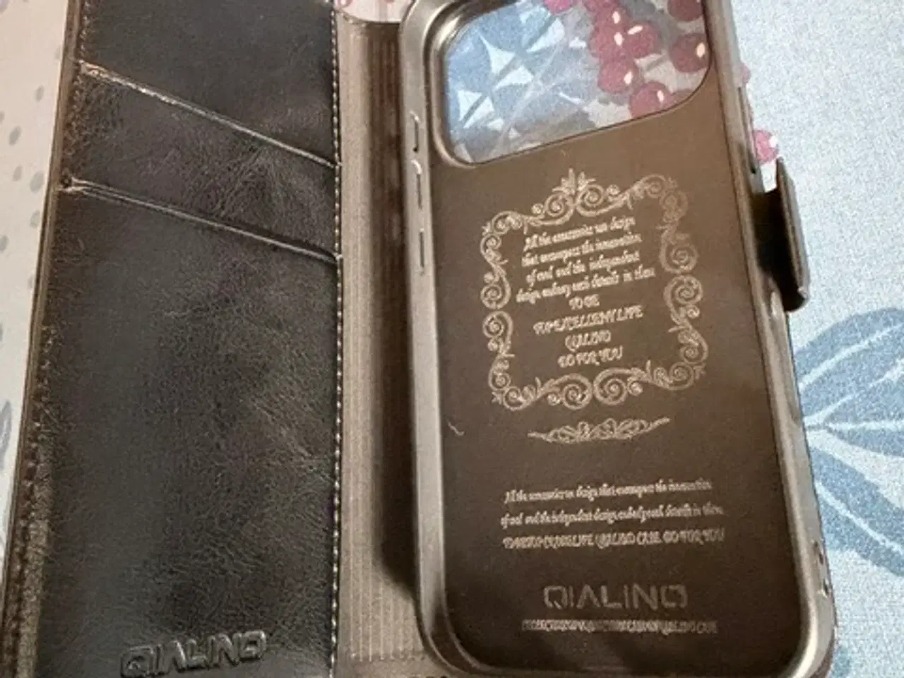 Billede 2 - Sort Qialino cover i ægte læder til Iphone 17 Pro
