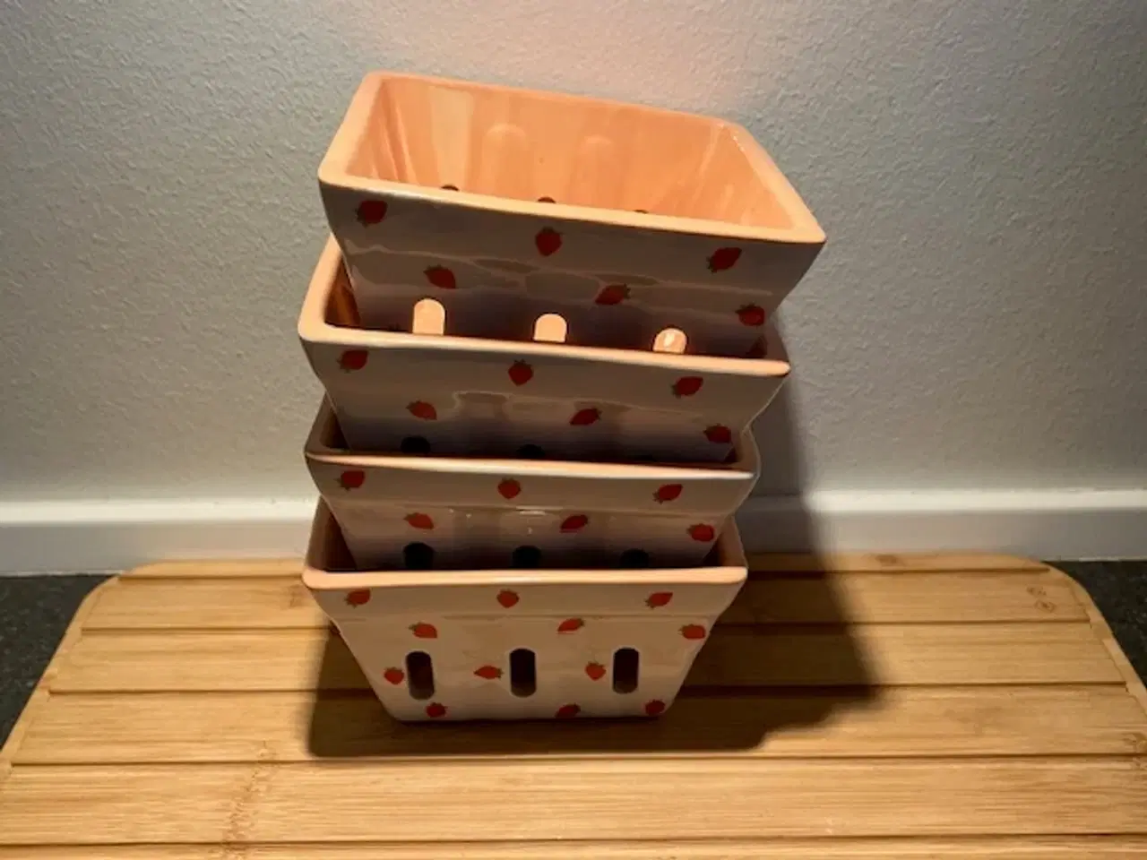 Billede 3 - Charmerende Jordbær-keramikskåle (4 stk.)