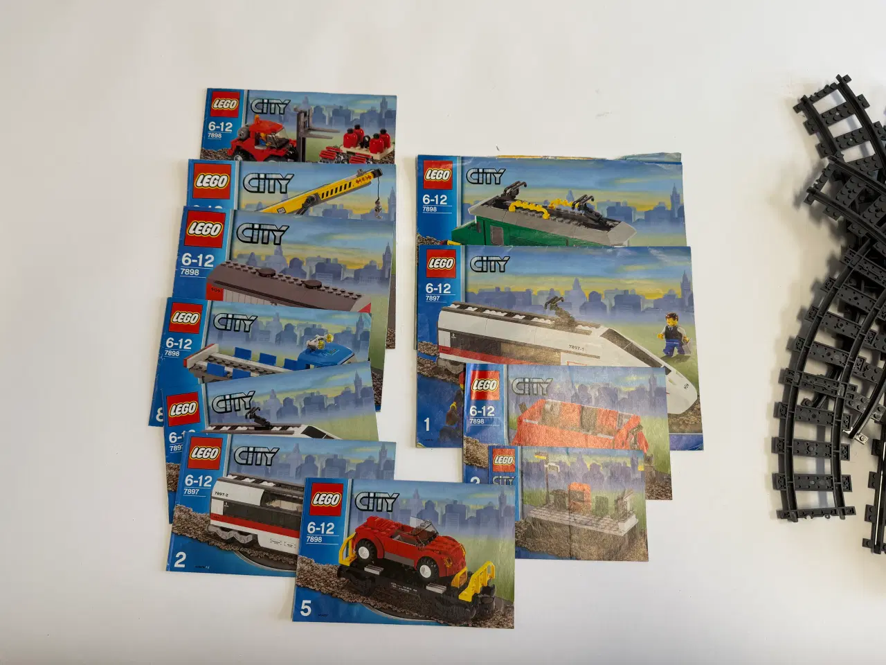Billede 4 - LEGO City Tog Sæt med togvogne/skinner/tilbehør