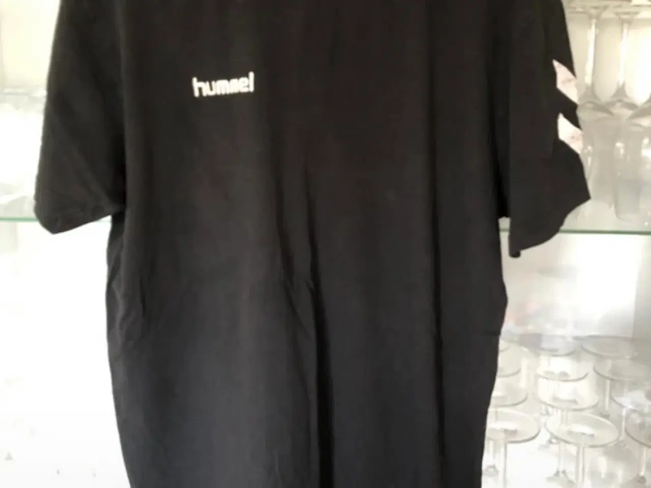 Billede 1 - Sort Hummel t-shirt str. L