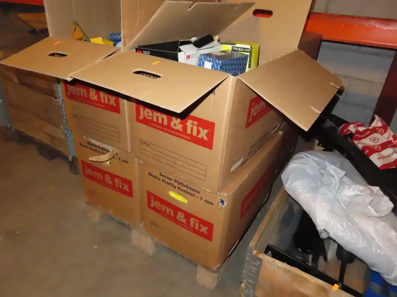 Billede 11 - 14 Paller med Autoreservedele