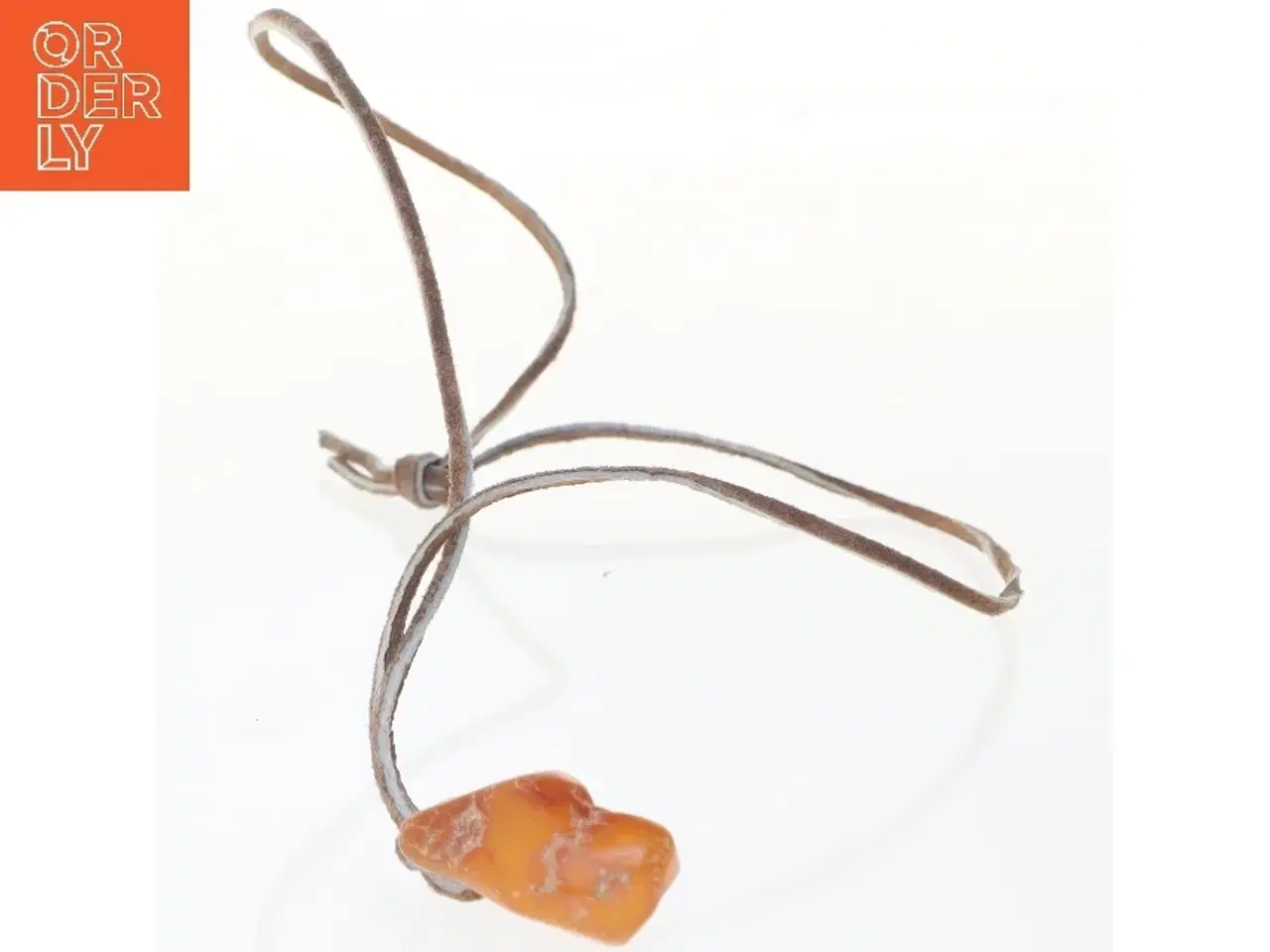 Billede 2 - Halskæde med ravvedhæng (str. 33 cm)