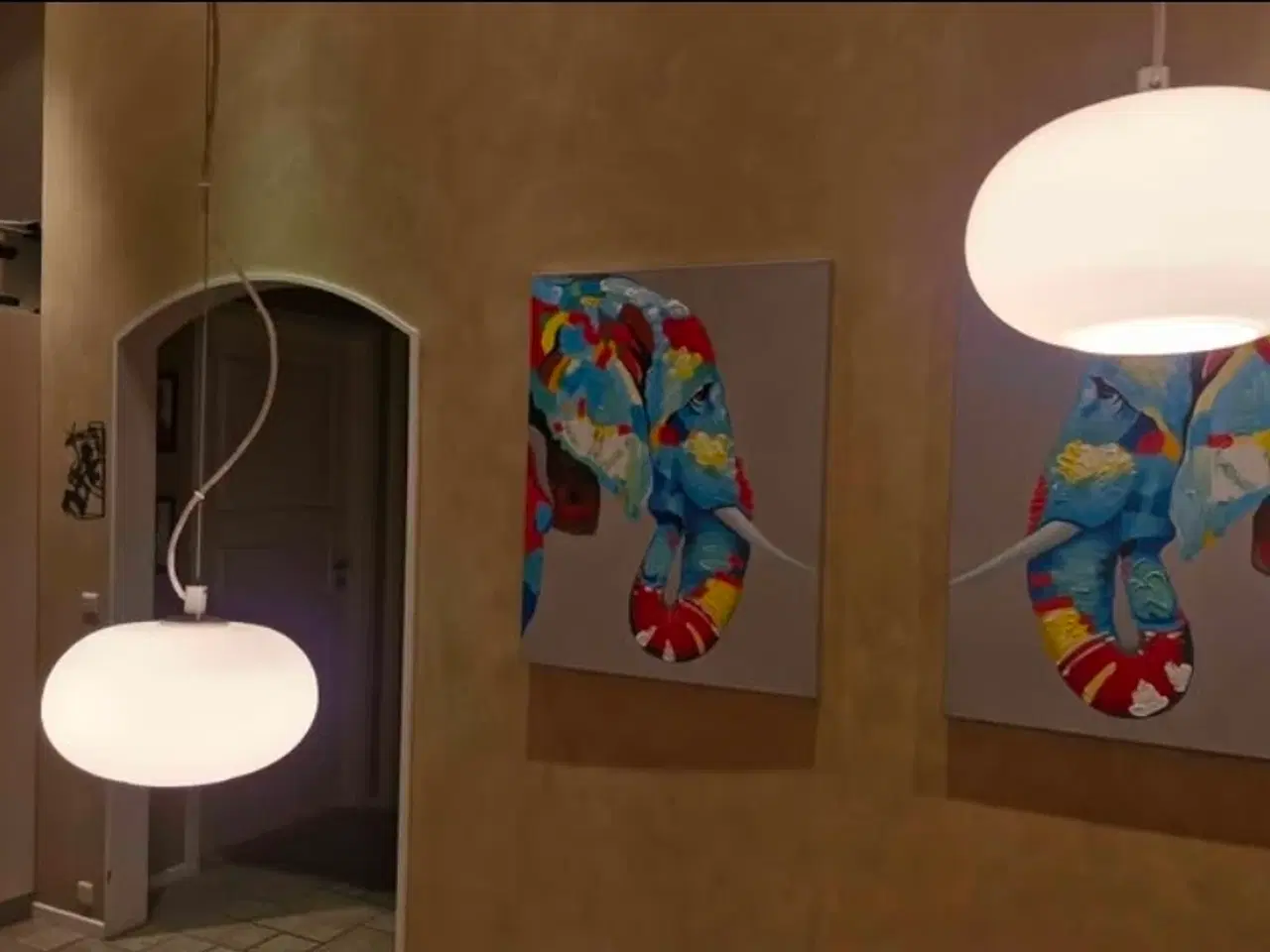 Billede 1 - 2 hvide Herstal lamper 