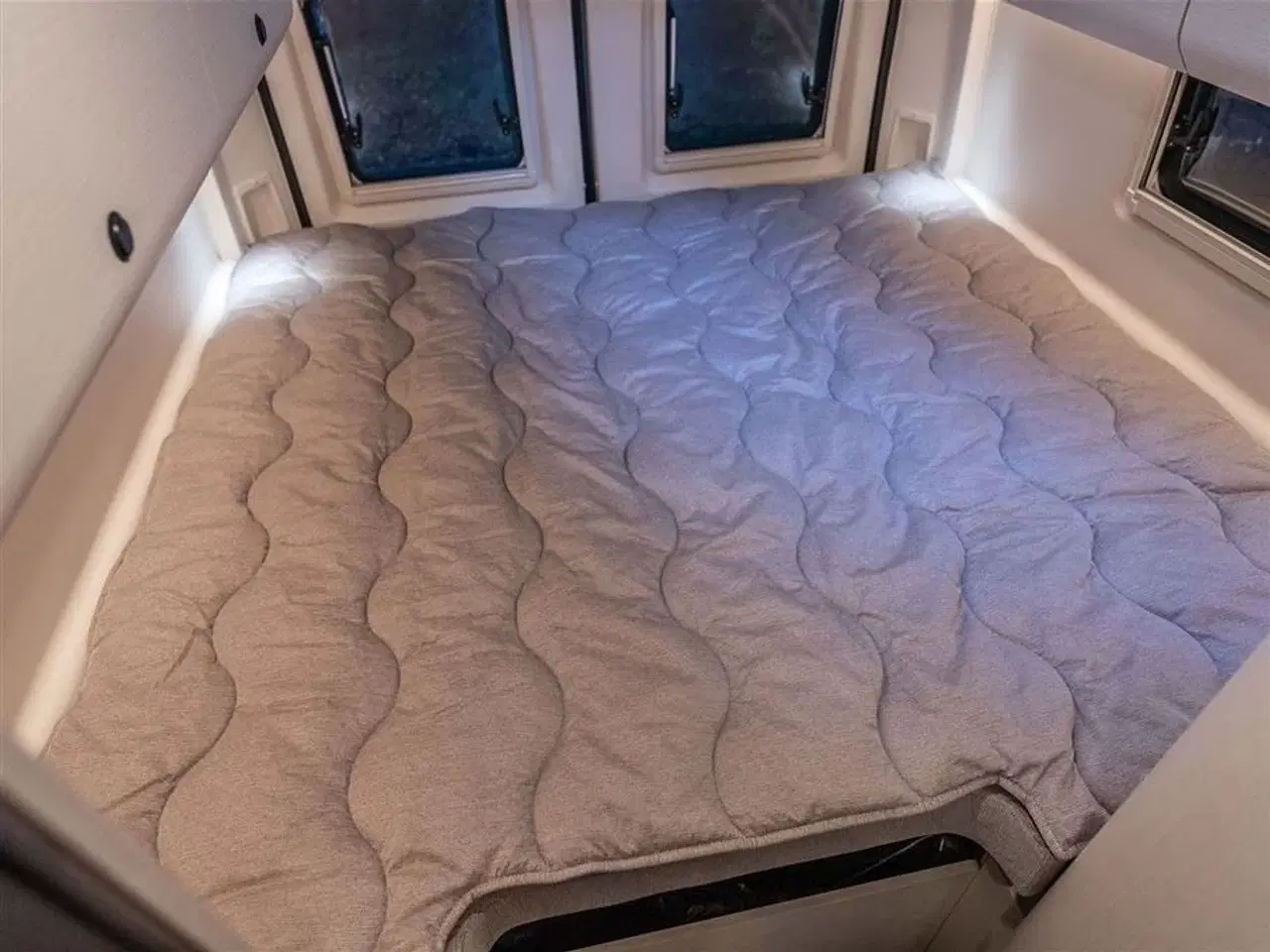 Billede 5 - 2026 - Tourne 6.4 Select aut. gear - Black Tournes topmodel med langsgående senge