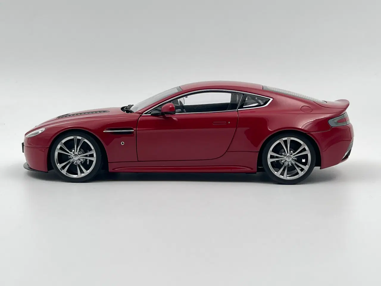 Billede 3 - 2010 Aston Martin V12 Vantage AUTOart - 1:18