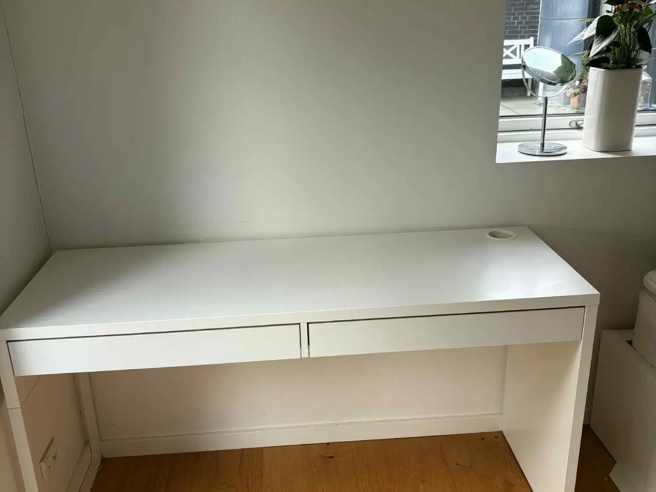 Billede 1 - Ikea skrivebord 