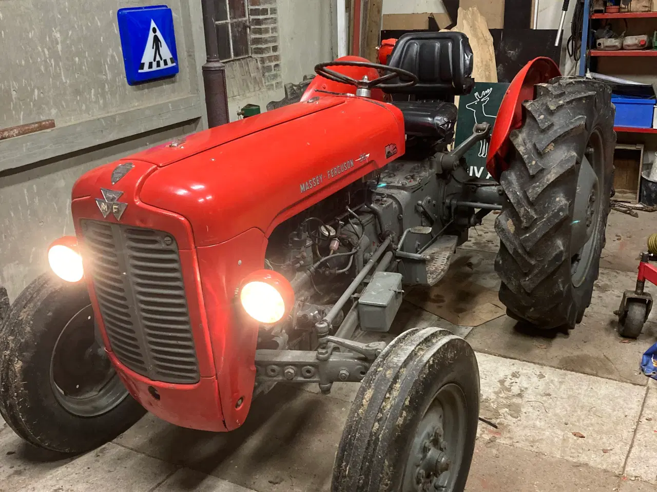 Billede 2 - Massey Ferguson Traktor 4 cylinderet benzin, 