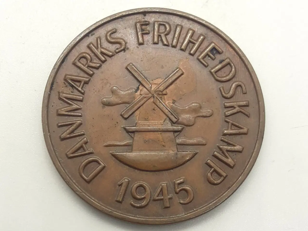 Billede 1 - illegal friheds medaille