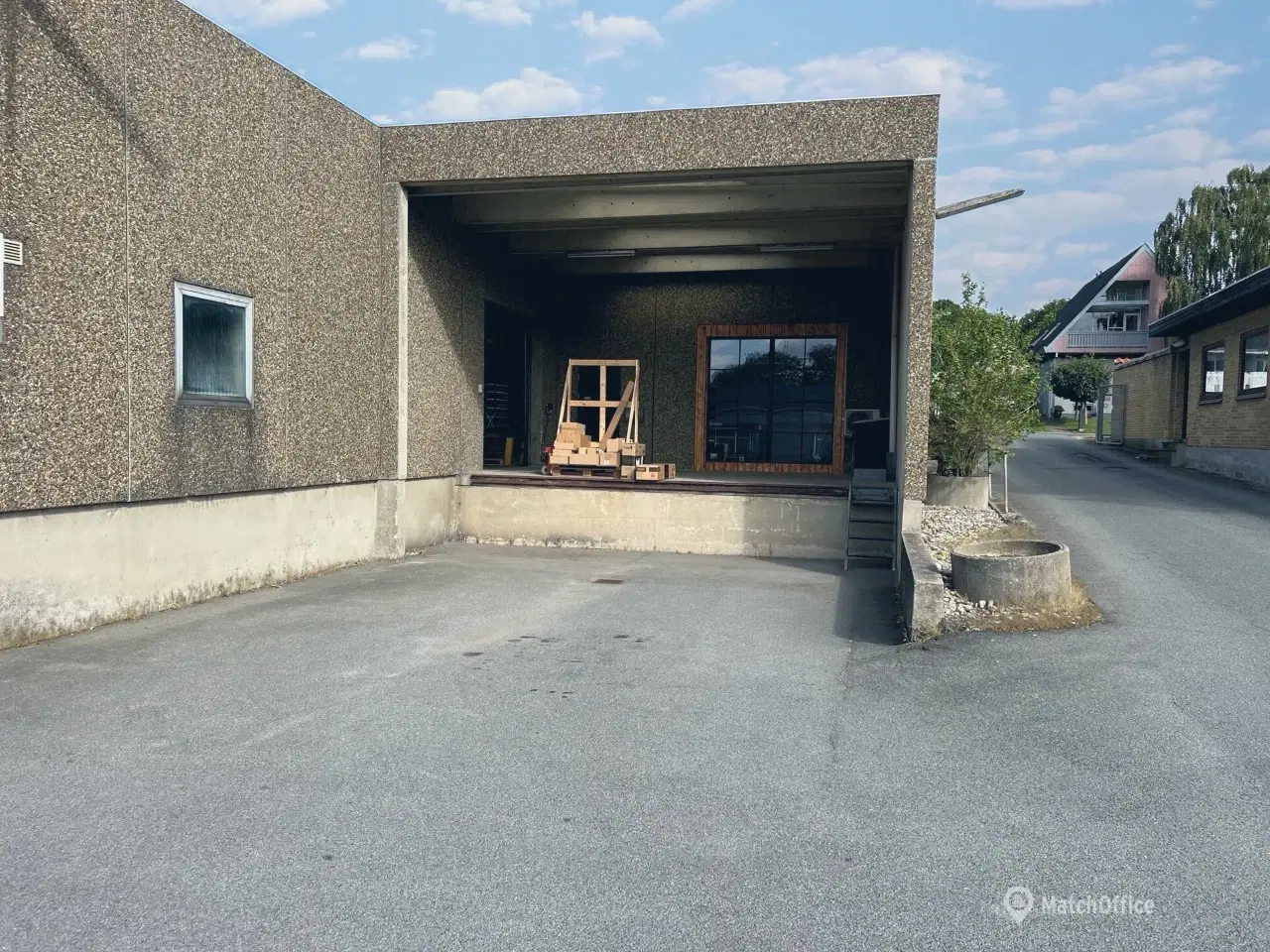 Billede 9 - Stor regulær lagerhal med kontor til lav pris