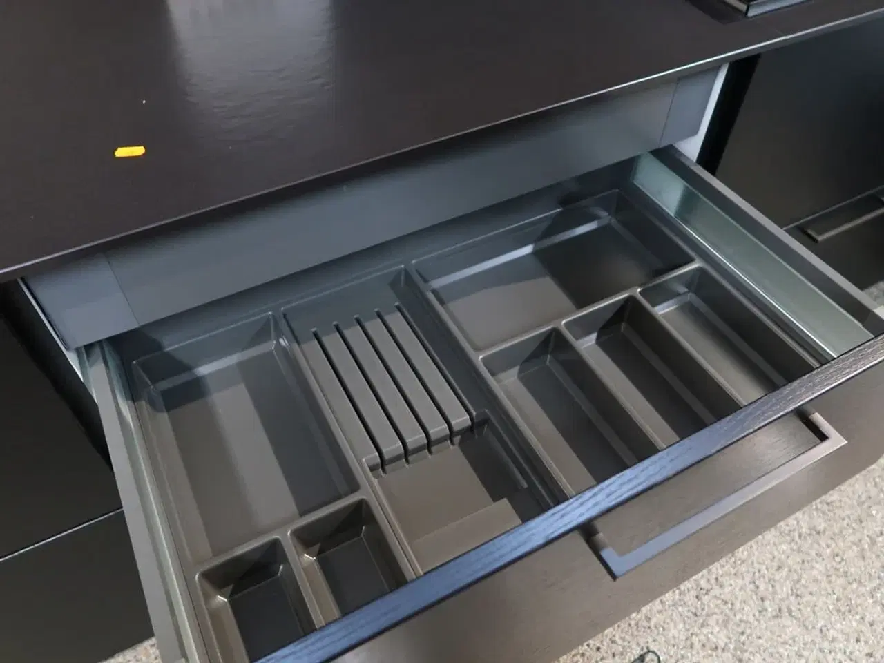 Billede 14 - Køkken NORDANRO uden hårdehvidevarer med stenbordplade DEKTON