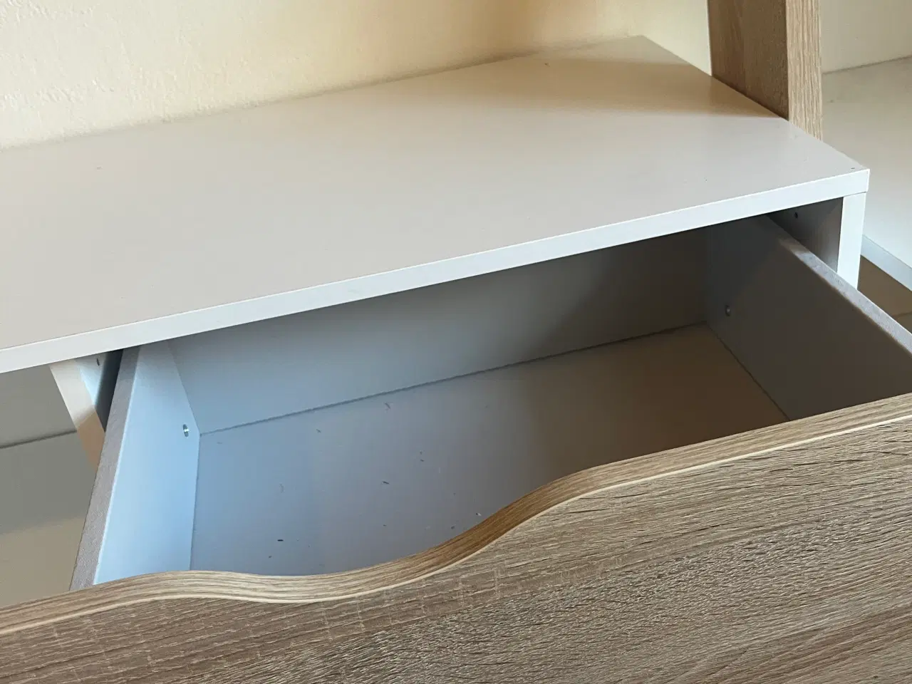 Billede 4 - SKAL VÆK: Skab og reol i flot stand