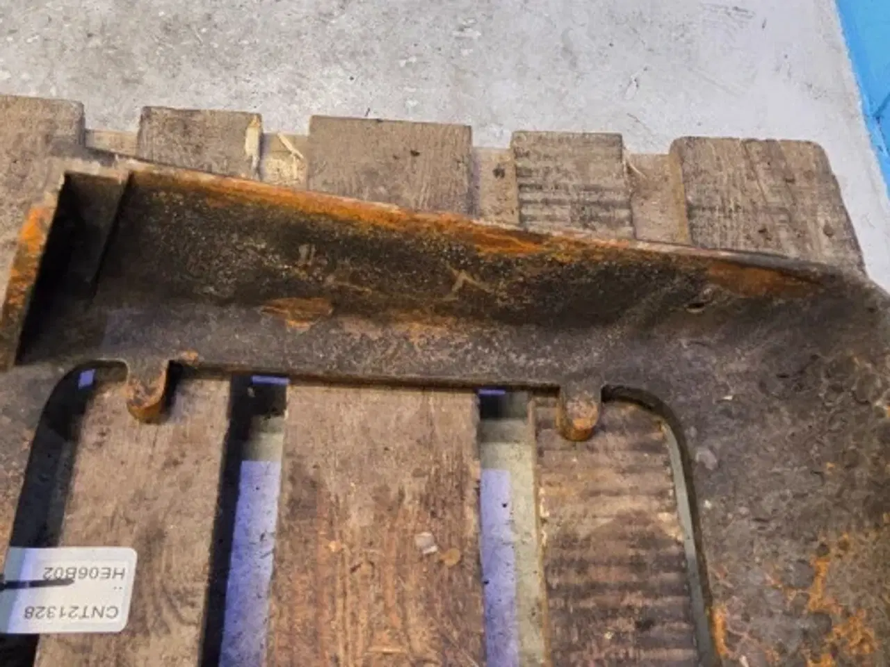 Billede 9 - New Holland LB115B Hjelmplade 87325160