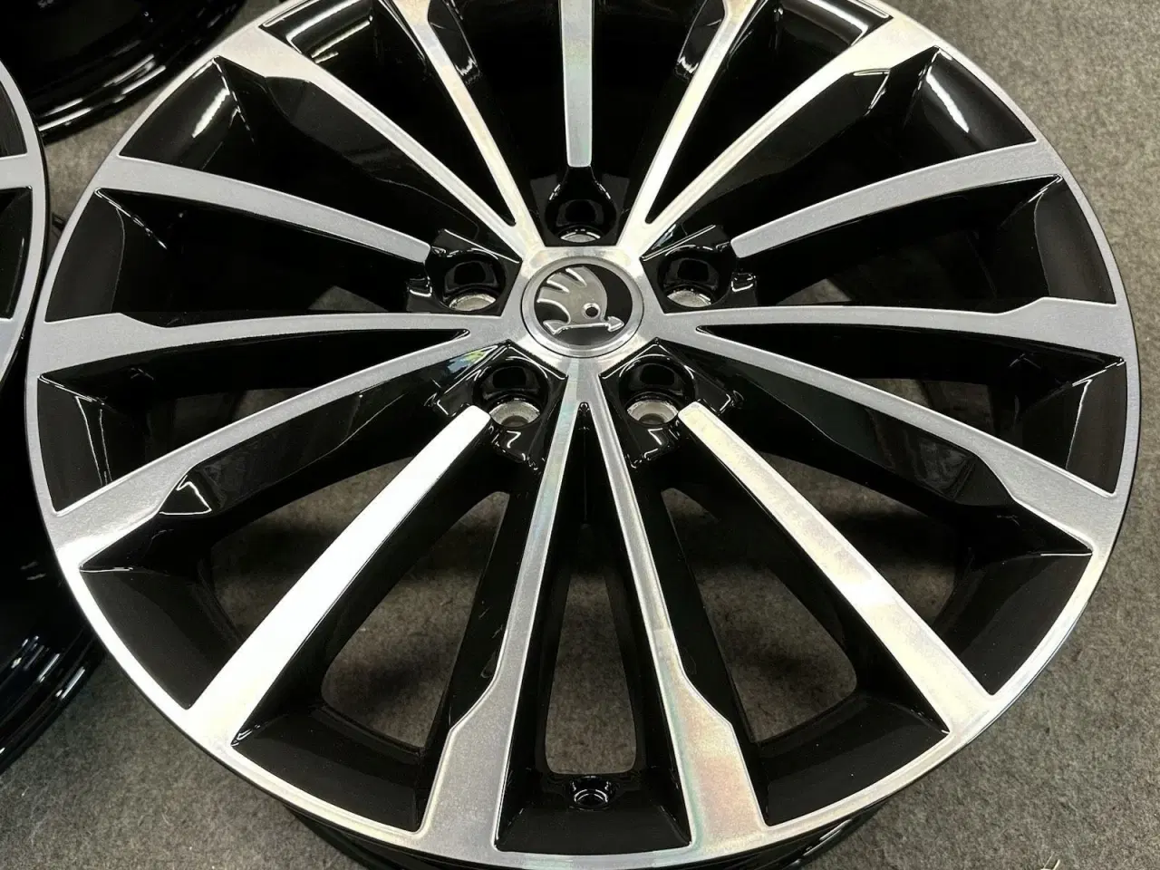 Billede 5 - ALUFÆLGE SKODA KAROQ 57A 18"