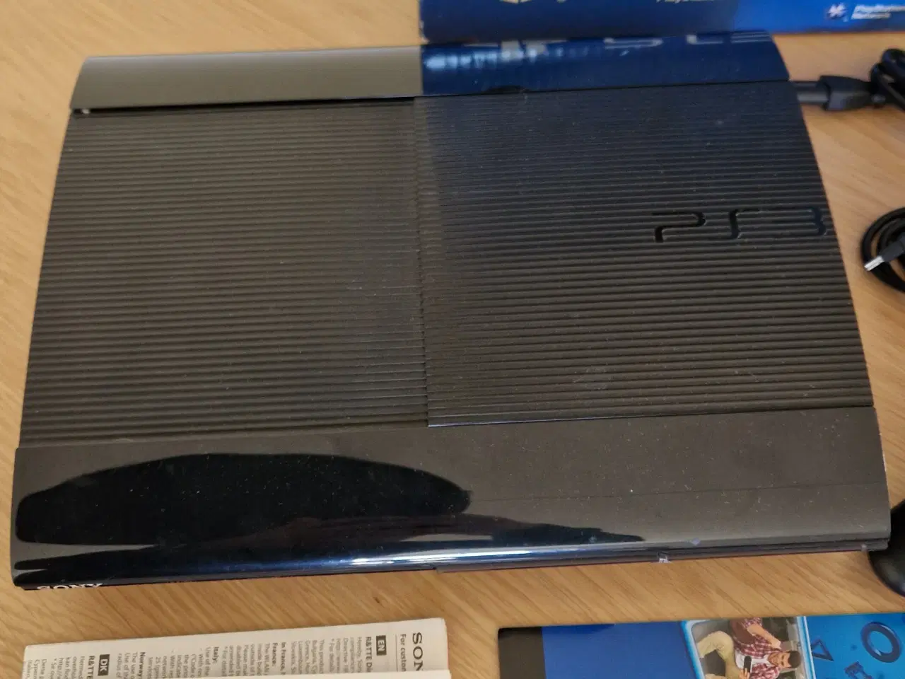 Billede 4 - 🎮 PlayStation3 Super Slim med kasse & controller 