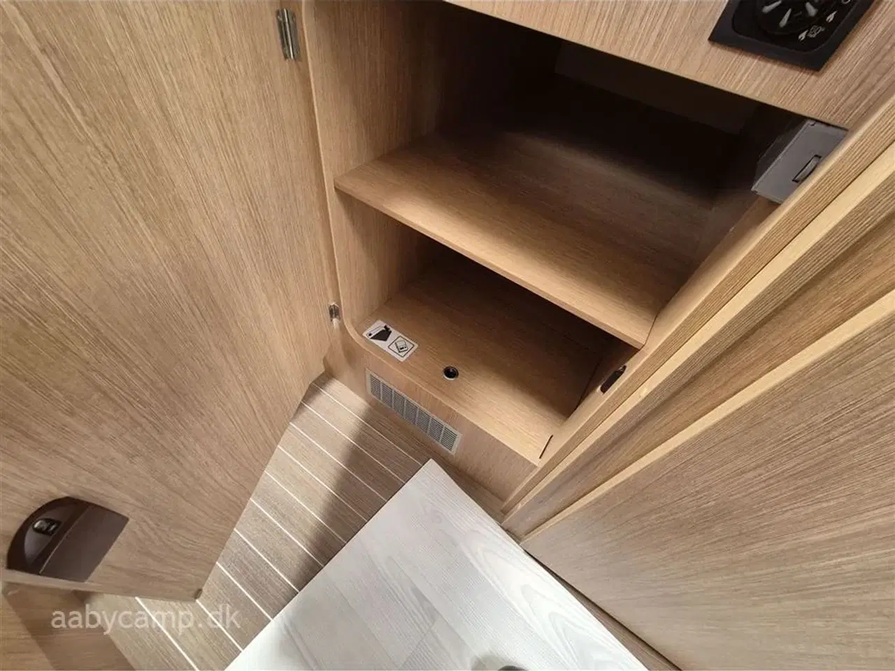 Billede 15 - 2017 - SunLight T 66   Markise. batteri. cykelstativ. elektrisk indgangstrin.