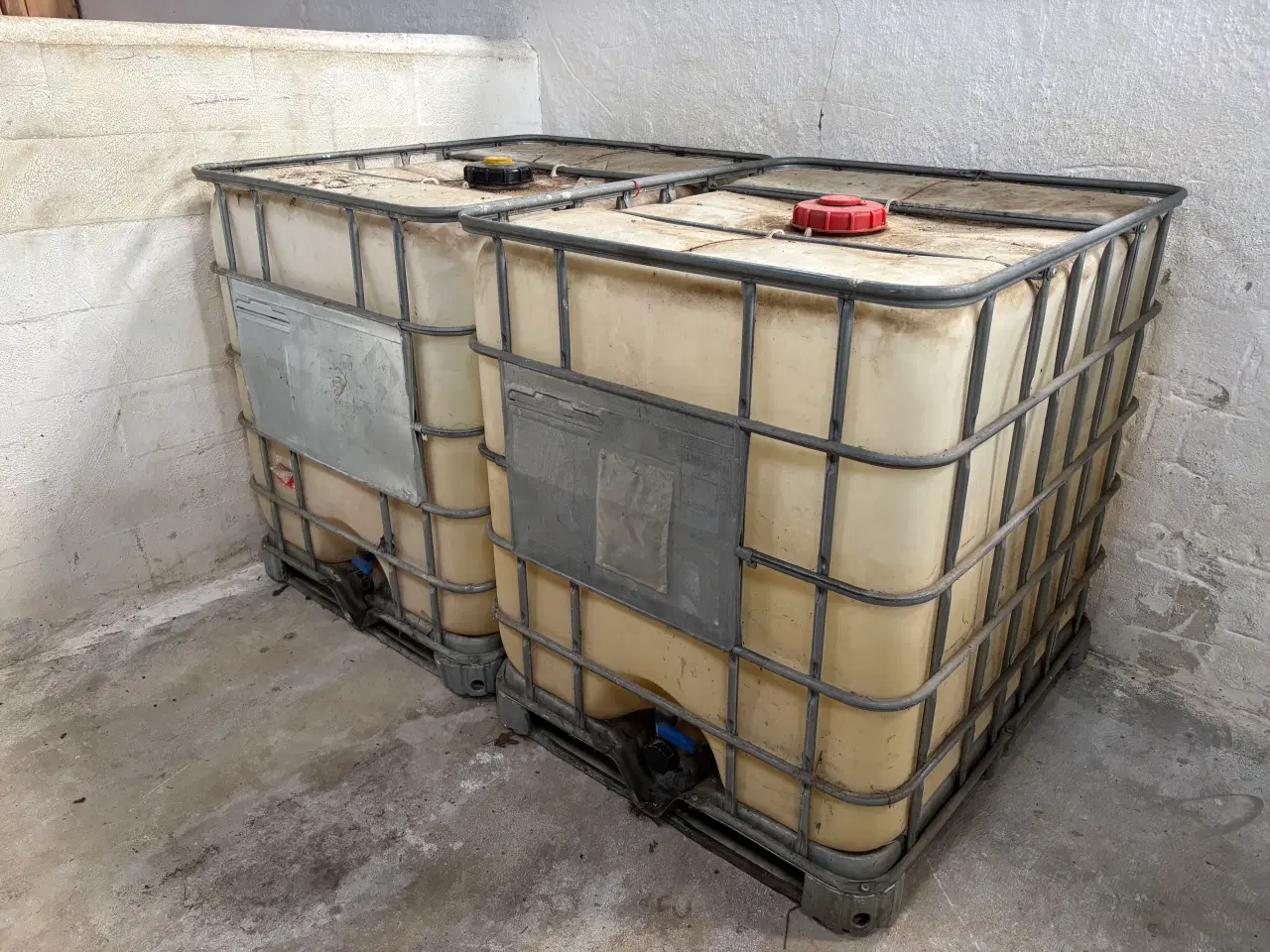 Billede 2 - 1000 l. Palletanke har været brugt til diesel