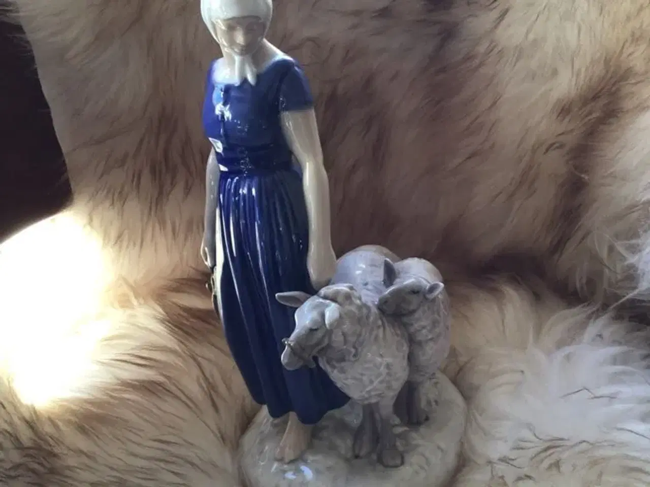 Billede 1 - Bing og  Grøndal,  pige med får, 26 cm