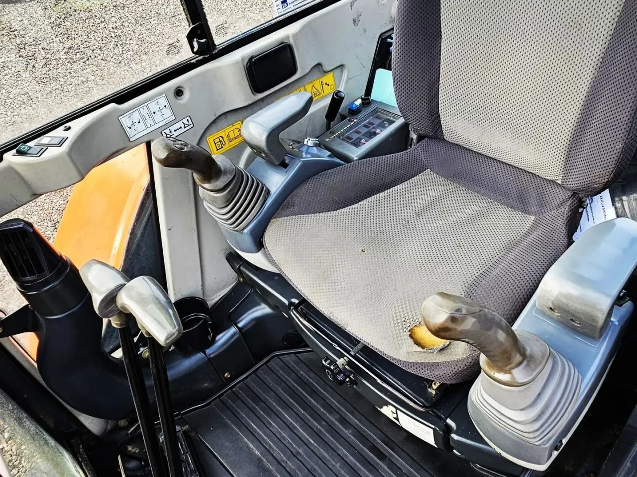 Billede 14 - Hitachi ZX27-3 / powertilt og skovlsæt / årgang 2010