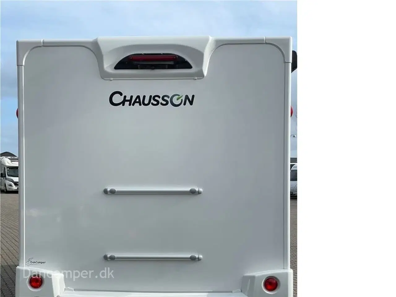 Billede 3 - 2022 - Chausson First Line S514   Smal model med god plads, dobbeltseng og stor fleksibel garage, el trin v/bodelsdør og undervognsbehandlet.