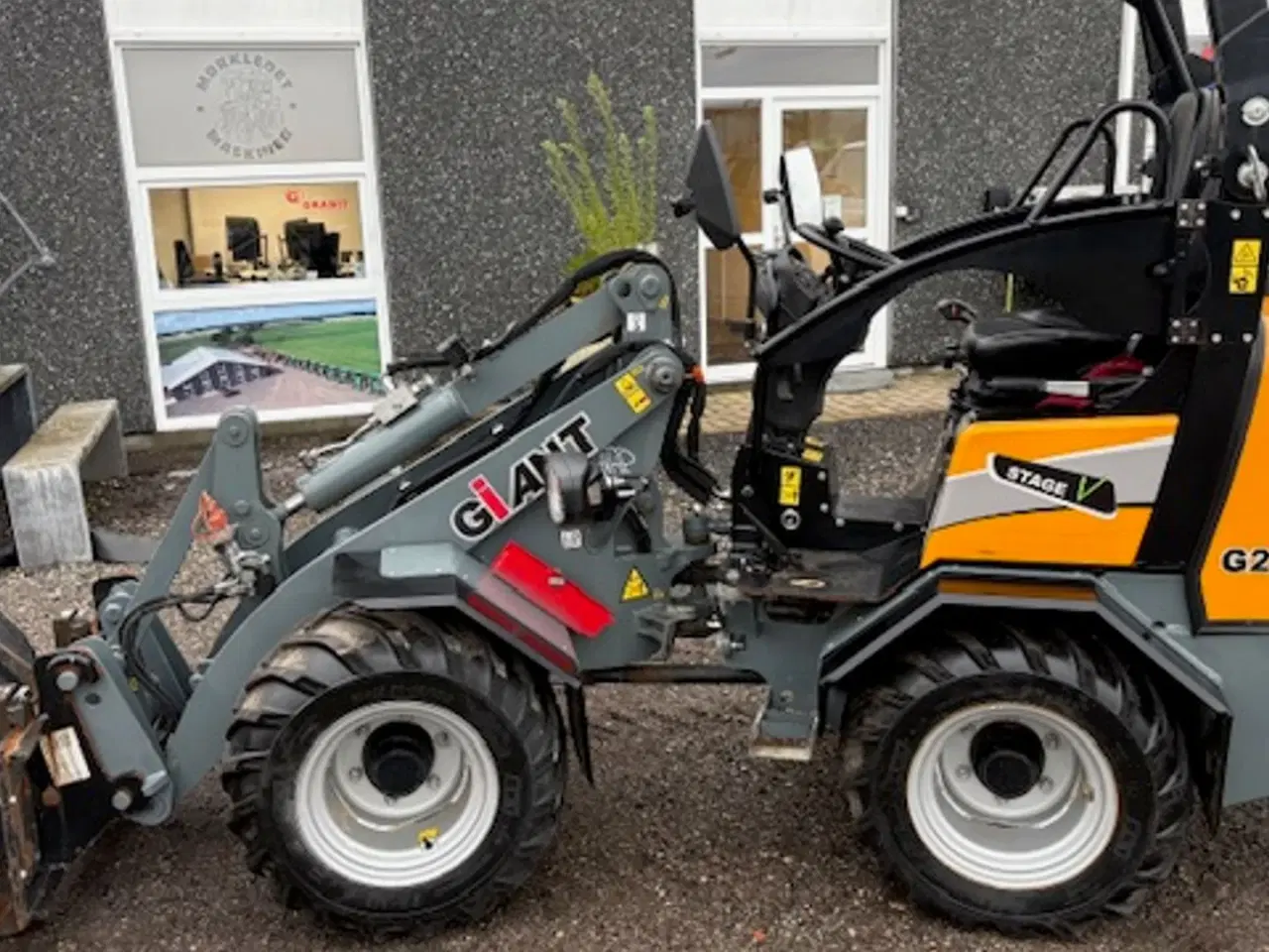 Billede 2 - Giant G2200E X-tra 3. FUNKTION, HYDRAULISK SKIFT, VEJLYS,SKOVL, GAFLER