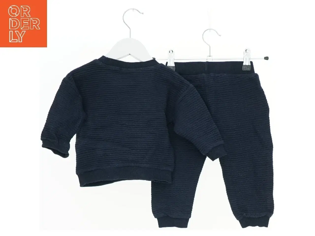 Billede 2 - Børnesæt med trøje og bukser fra Friends (str. 80)