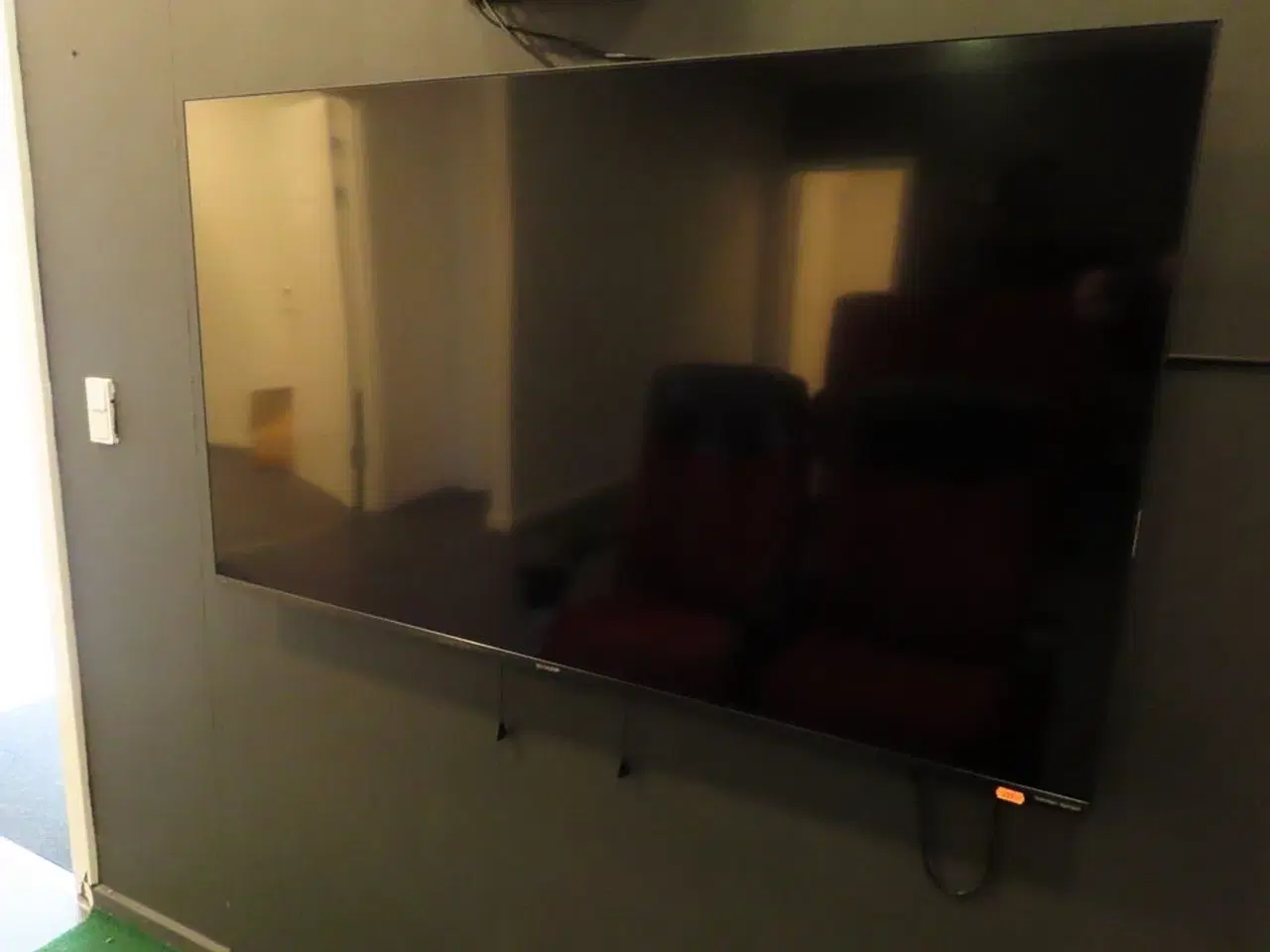 Billede 1 - 48" SMART TV, SHARP AQUOS med fjernbetjening og vægbeslag