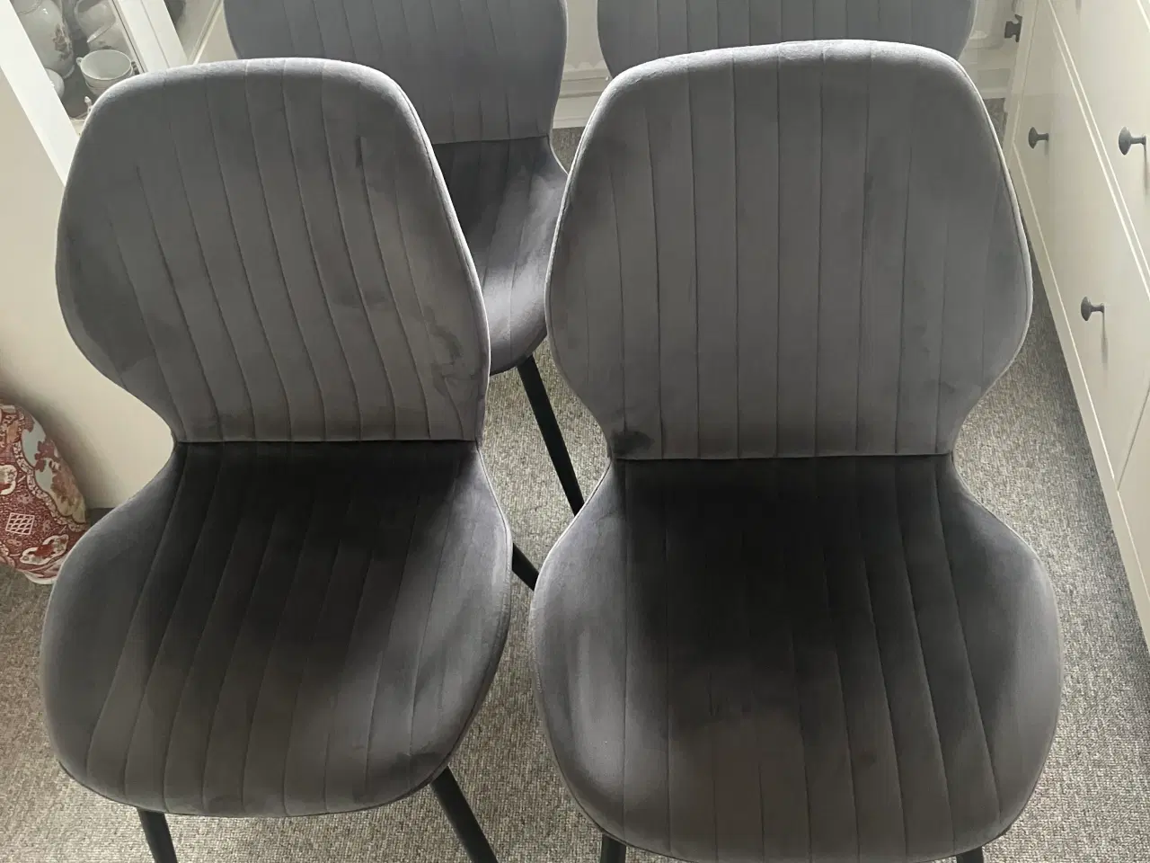 Billede 3 - Møbler med mere kom med et bud