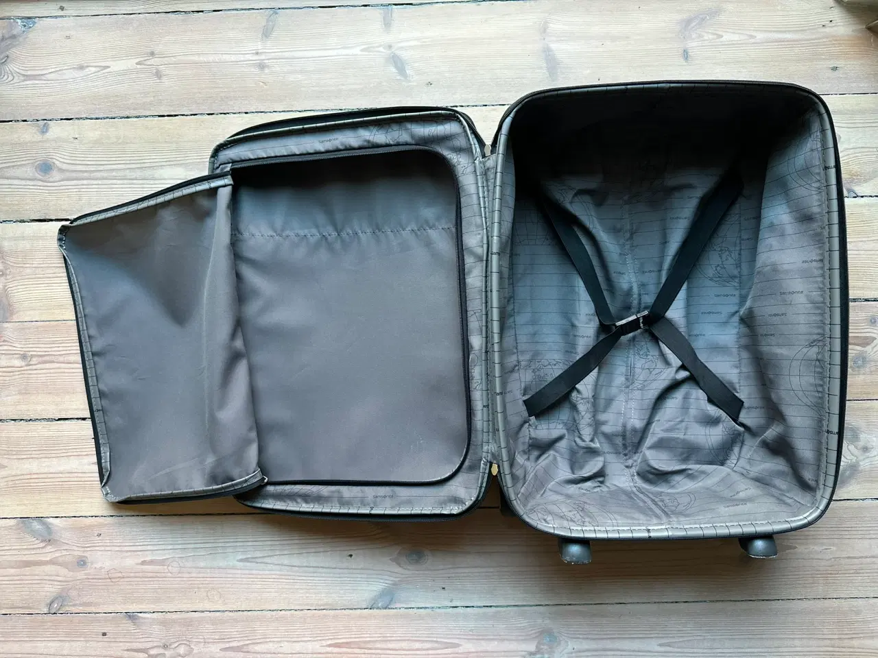 Billede 6 - Grå Samsonite kuffert i hård plast og stof