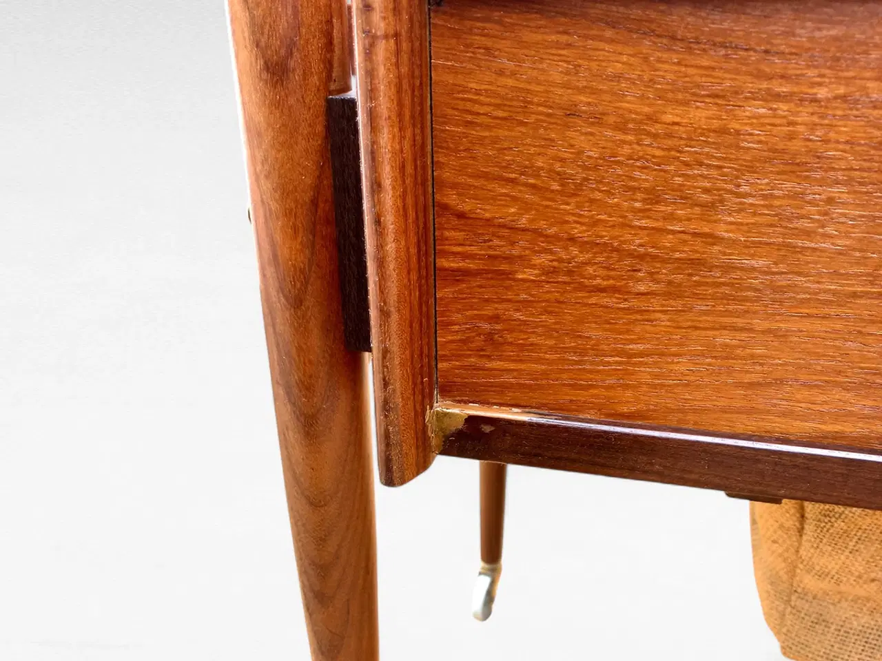 Billede 15 - Elegant Teak Sybord/Sidebord fra 1960’erne – Dansk