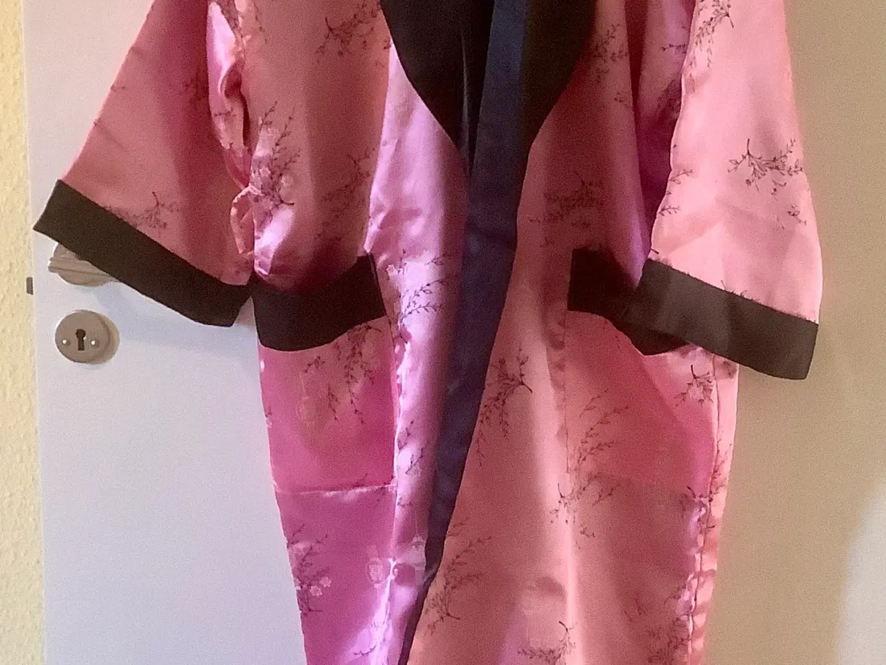 Billede 1 - Silke kimono aldrig brugt.