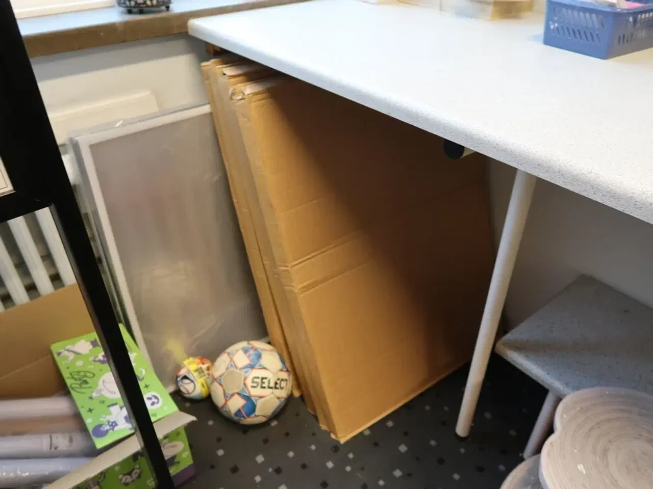 Billede 4 - Skilt, gavepapir, vaser m.m.