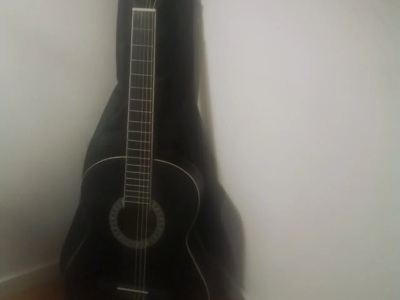 Billede 1 - Venstrehåndsguitar akustisk 